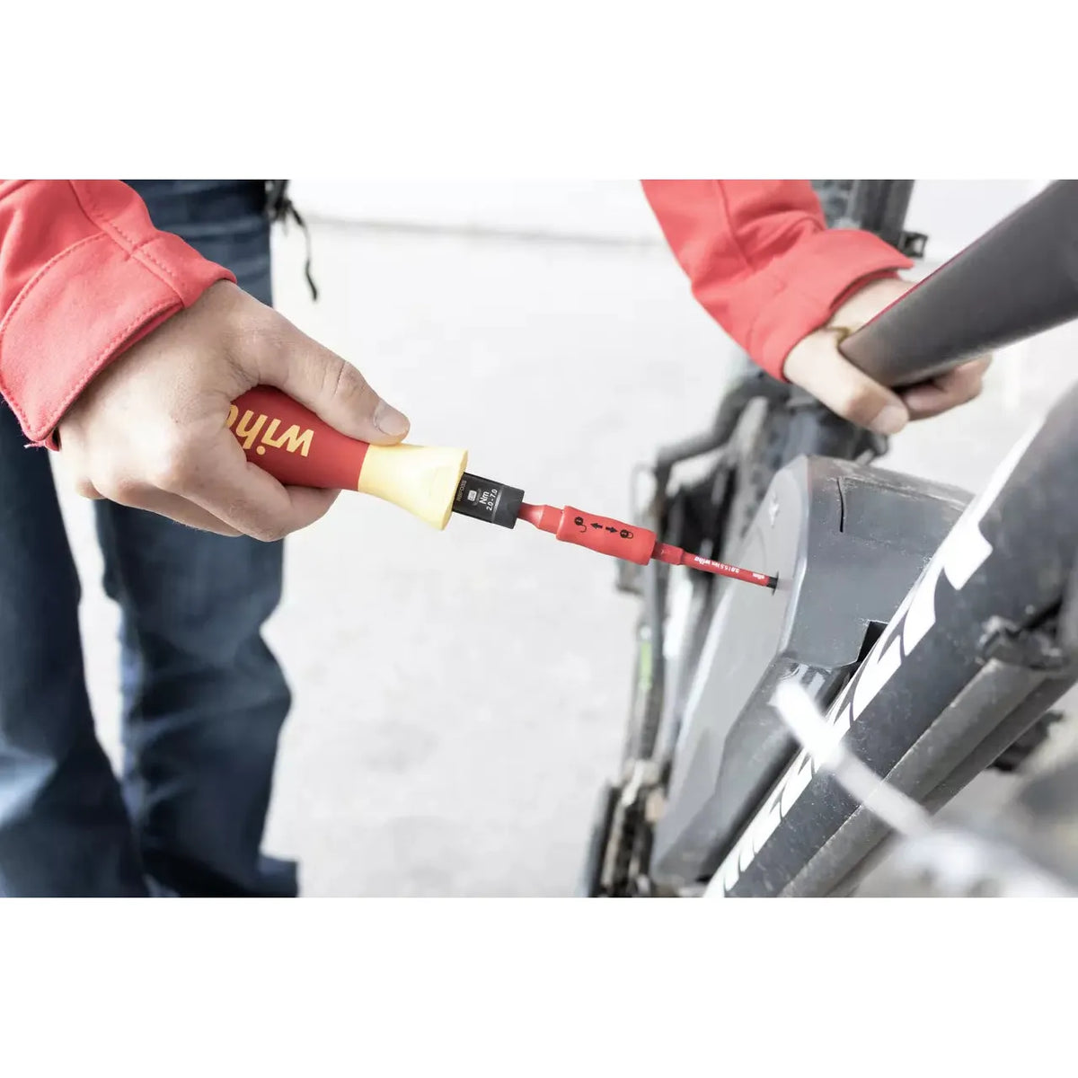 5-piece – Person using insulated screwdriver on bicycle component