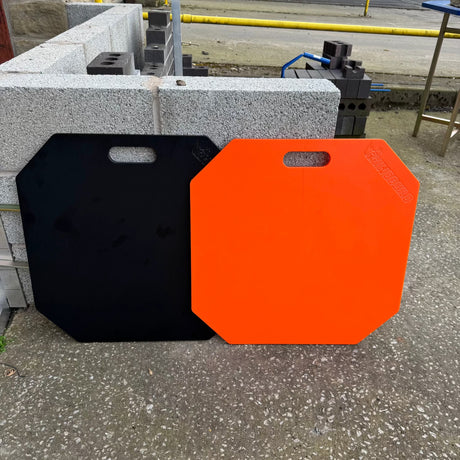 Rhinoboard Bricklayers Spot Board 595x595mm; orange/black, integrated handle, impact-resistant polymer, acid-resistant.